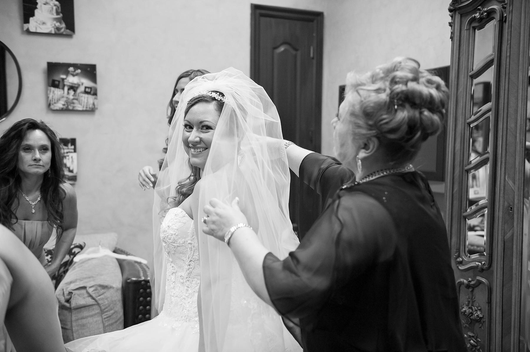 Villa Siena Wedding Getting Ready Bride Dress Veil Family Gilbert Arizona Photos