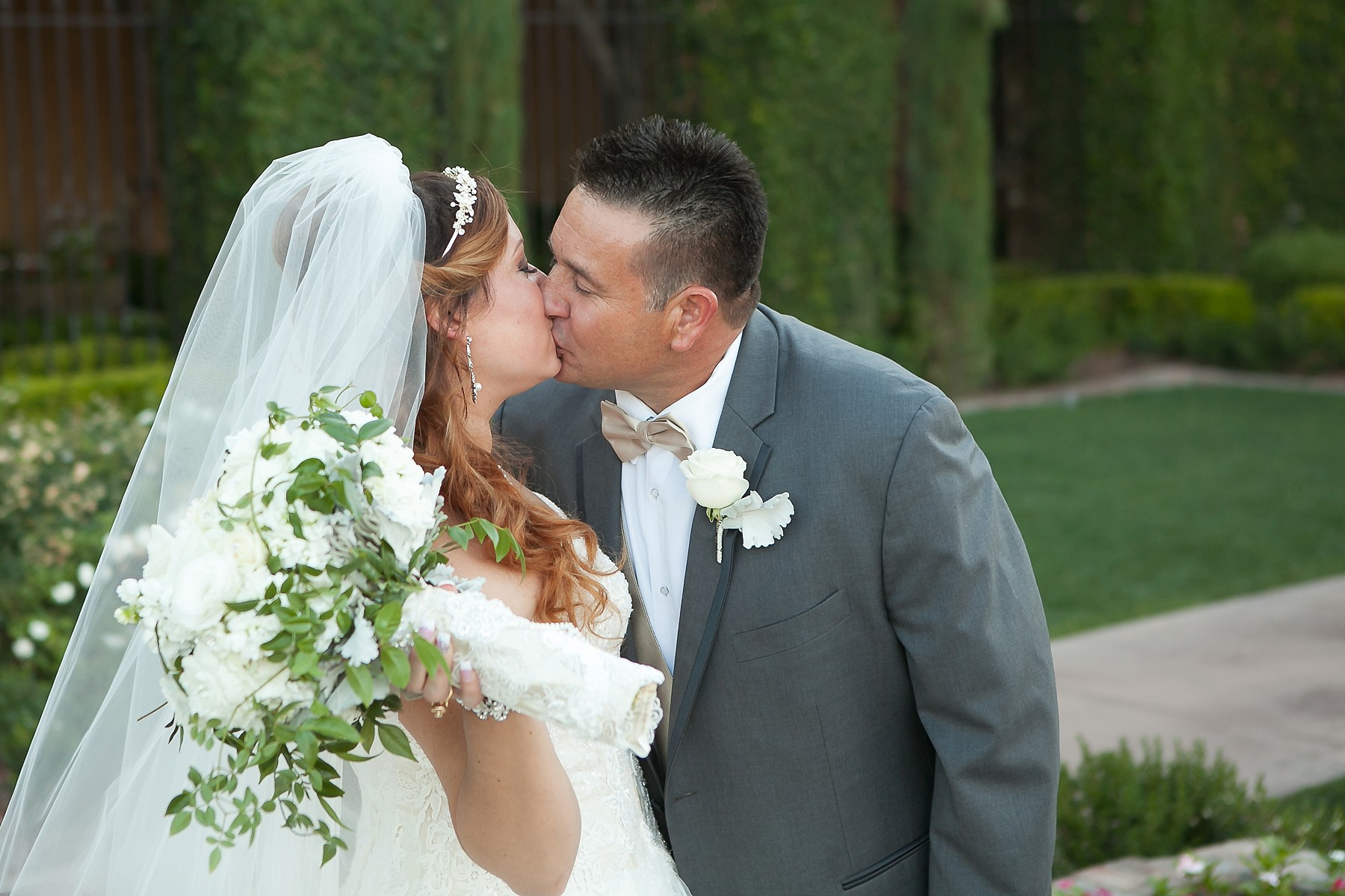 Villa Siena Wedding Bride Groom Kissing Bouquet Gilbert Arizona Photos
