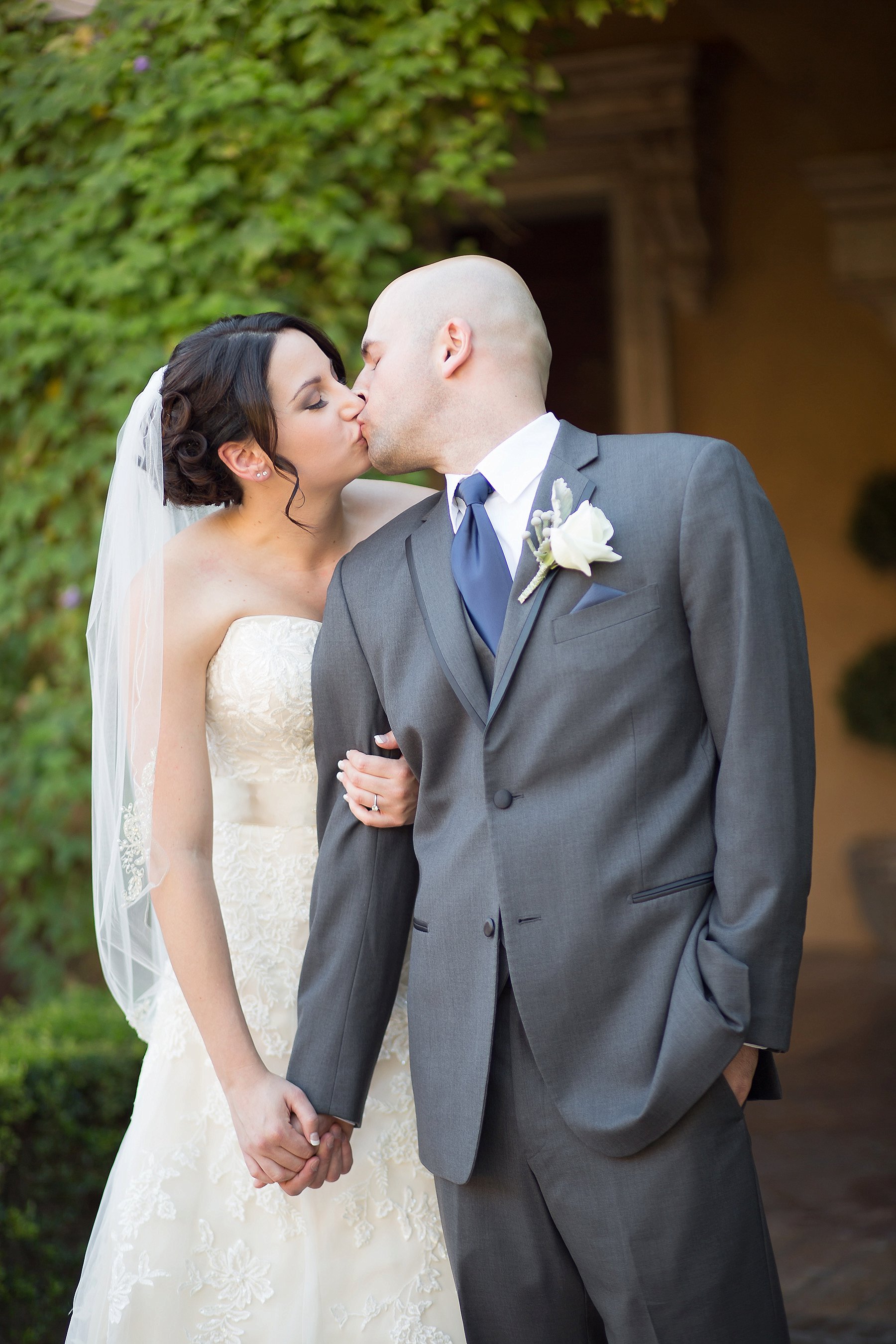 Villa Siena Wedding Bride Groom Kiss Gilbert AZ Photo