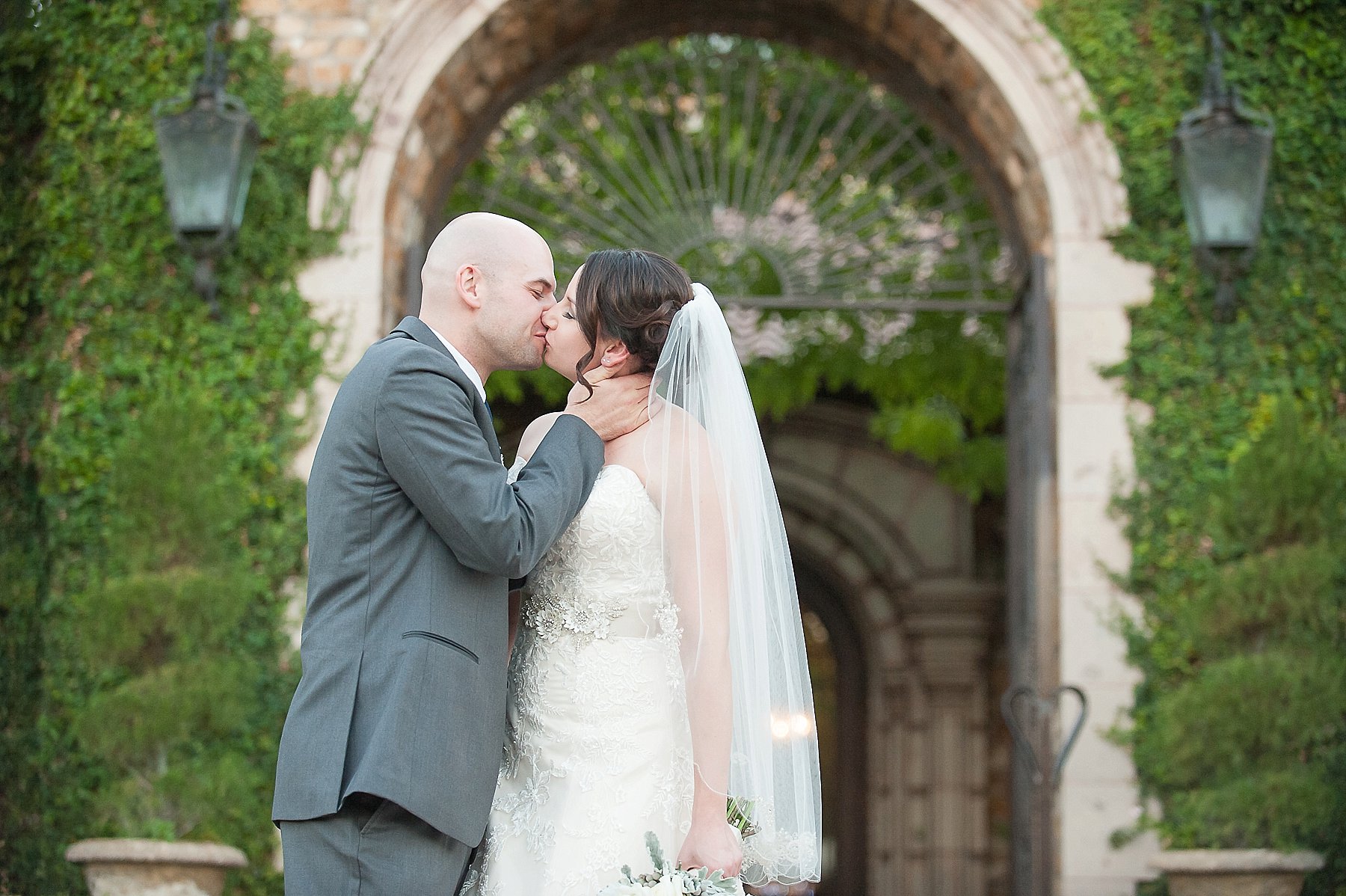 Villa Siena Wedding Bride Groom Kiss Gilbert AZ Photo
