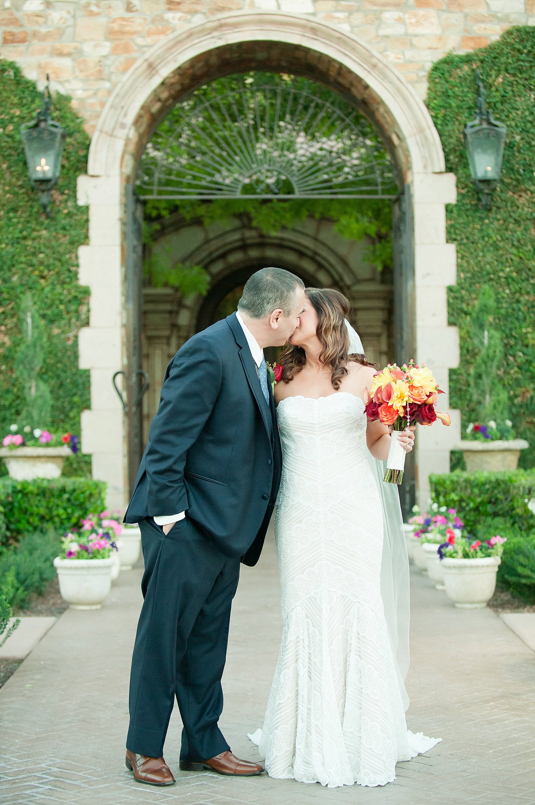 Romantic Villa Siena Wedding Bride Groom Kissing Gilbert Arizona Photo