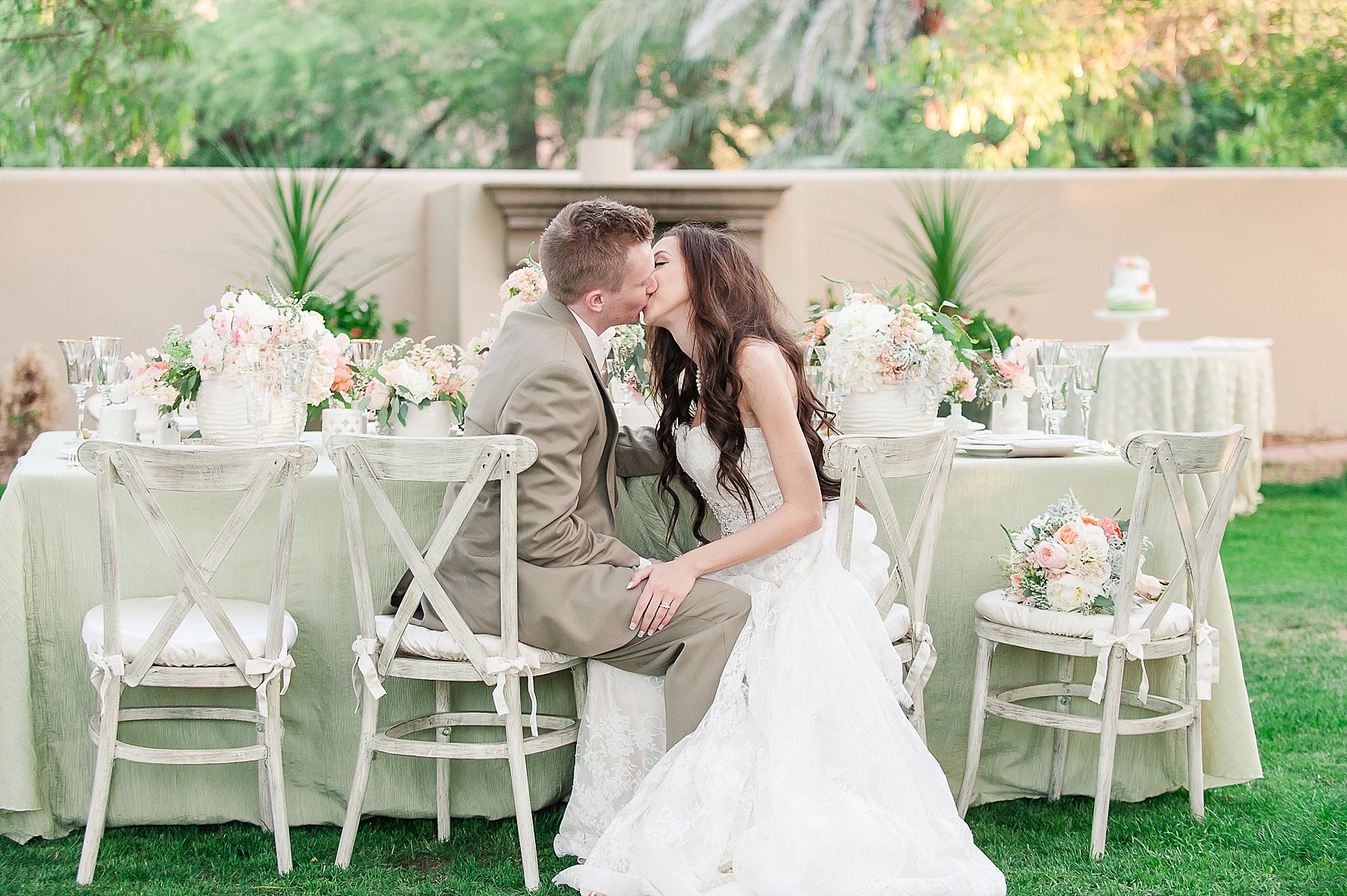 Secret Garden Wedding Bride Groom Kissing Tablescape Phoenix Arizona Photo