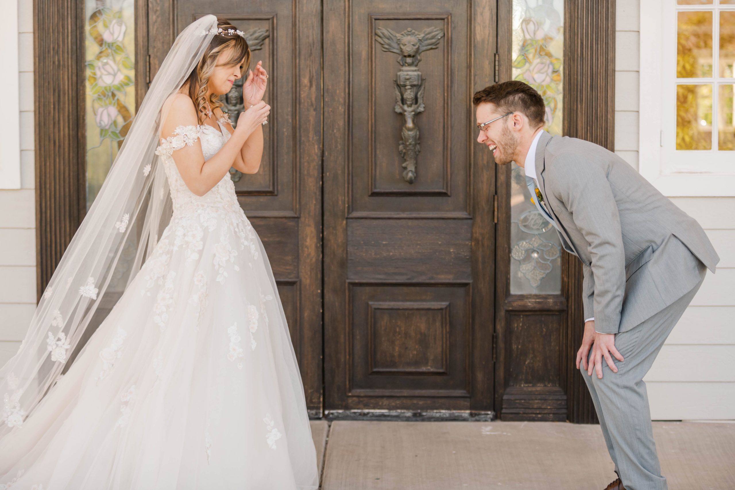 Phoenix Photographer First Look at your wedding at Wedgewood Lindsay Grove