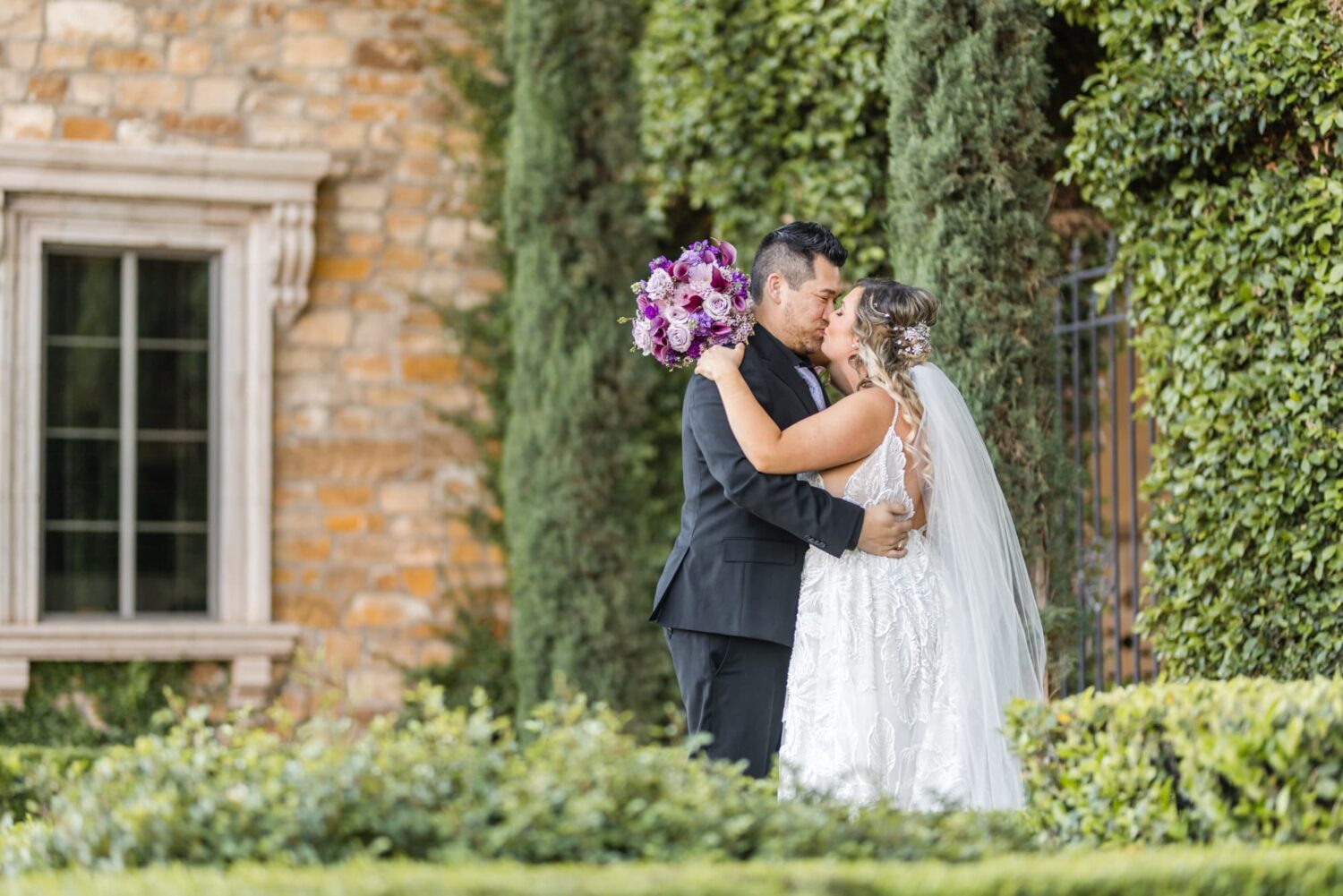 Purple Wedding Villa Siena Phoenix wedding photographer bride and groom kiss